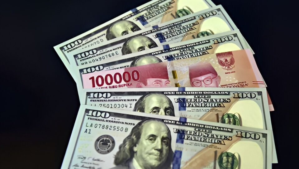 Ilustrasi - IHSG tetap perkasa menguat di tengah pelemahan rupiah terhadap dolar. Simak analisis faktor pendorong bursa saham dan strategi investasi cerdas di sini. (Dok. Ist)