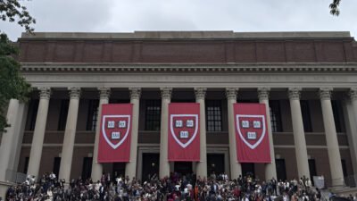 Ilustrasi - Harvard University buka 8 kursus online gratis mulai dari AI hingga Data Science. Simak daftar lengkap dan cara belajarnya di sini. (Dok. Ist)
