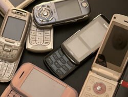 Gen Z Kompak Tinggalkan Smartphone Demi HP Jadul
