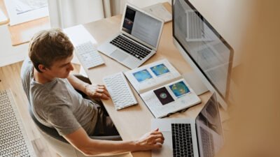 Ilustrasi - Kecerdasan tidak hanya diukur dari tes IQ. Simak berbagai kebiasaan sehari-hari yang menjadi tanda asli bahwa seseorang memiliki otak yang sangat cerdas. (Dok. Ist)