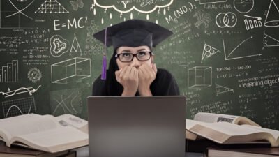 Ilustrasi - Mahasiswa alami kekosongan intelektual akibat kecanduan AI. Simak bahaya hilangnya daya kritis dan kreativitas di dunia kampus secara aktif di sini. (Dok. Ist)