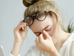 Mata Lelah Menyiksa? Atasi Cepat Pakai Trik Alami