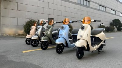 Ilustrasi - Uwinfly M110G resmi meluncur dengan mesin 3000 Watt dan fitur smart. Simak spesifikasi lengkap dan harga motor listrik futuristik ini di sini. (Dok. Ist)