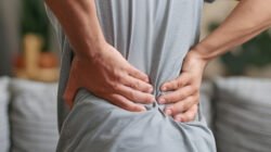 Ilustrasi - Nyeri pinggang dan lelah berlebihan jangan dianggap remeh. Simak tanda awal kanker ginjal serta teknologi deteksi dini terbaru untuk meningkatkan peluang kesembuhan. (Dok. Ist)