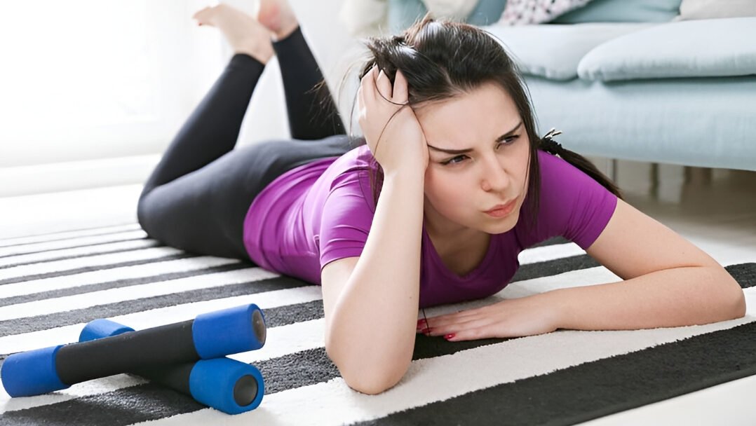 Ilustrasi - Berhenti menunda pola hidup sehat. Simak trik praktis lawan rasa malas olahraga agar tubuh tetap bugar dan produktivitas harian Anda meningkat drastis. (Dok. Ist)