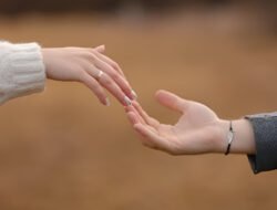 Rahasia Pasangan Tetap Harmonis Meski Sibuk Kerja