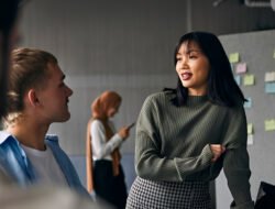 Cara Kenali Orang Cerdas di Kantor Melalui Ucapan