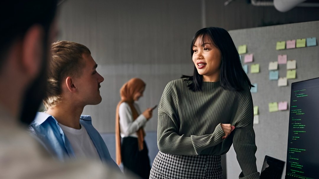 Ilustrasi - Kenali 4 kalimat sederhana menurut psikolog Mark Travers yang sering diucapkan orang cerdas di kantor untuk menunjukkan kematangan intelektual. (Dok. Ist)
