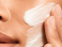 Sering Abaikan Sunscreen? Ini Bahaya Mengintai Kulitmu!