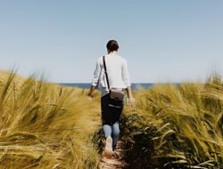 Sering Tertekan? Cek 5 Ciri Mental Baja Ini