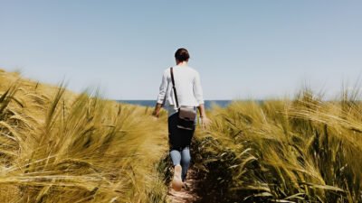 Ilustrasi - Ingin tahu apakah Anda memiliki mental baja? Simak 5 ciri kepribadian orang yang kuat secara emosional dalam menghadapi tekanan hidup menurut psikologi. (Dok. Ist)