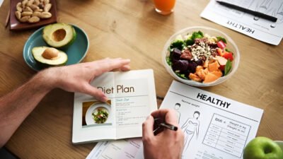 Ilustrasi - Jangan tergoda diet ekstrem yang berisiko! Temukan rahasia ampuh menurunkan berat badan secara sehat, konsisten, dan permanen melalui panduan gaya hidup ini. (Dok. Ist)