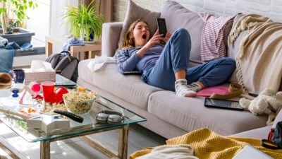 Ilustrasi - Pelajari trik decluttering rumah untuk menciptakan hunian yang lebih lega dan nyaman. Gunakan metode sortir praktis ini untuk menjaga kebersihan rumah Anda. (Dok. Ist)