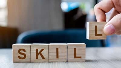 Ilustrasi - Ini skill 5C yang tak akan tergantikan oleh AI. Simak cara asah kreativitas hingga karakter agar tetap unggul di dunia kerja. (Dok. Ist)