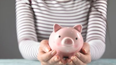 Ilustrasi - Terapkan strategi frugal living untuk menghemat pengeluaran bulanan dan membangun dana darurat. Simak tips belanja cerdas dan hidup hemat namun tetap berkualitas. (Dok. Ist)