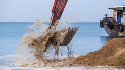 Ilustrasi - Wabup Kubu Raya Sukiryanto ungkap PT Pasir Kalimantan diduga belum setor retribusi meski angkut ratusan ton pasir tiap bulan. (Dok. Ist)
