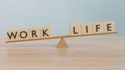 Ilustrasi - Masa depan pekerja kantoran makin berat! CEO Nvidia ramalkan AI bakal jadi bos yang micromanaging dan bikin pegawai makin sibuk. Cek ulasannya di sini. (Dok. Ist)