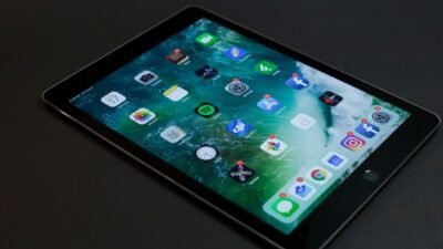 Pengguna iPhone dan iPad diimbau segera memperbarui sistem operasi ke versi terbaru untuk menghindari serangan siber yang menargetkan kerentanan keamanan perangkat lawas.