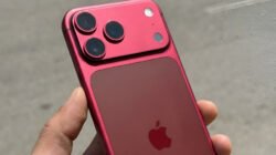Ilustrasi - Apple siapkan iPhone 18 Pro dengan pilihan warna merah tua yang elegan. Simak bocoran material titanium baru dan peningkatan kamera di sini. (Dok. Ist)