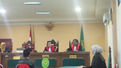 "Berawal dari korban menjadi tersangka oleh Polsek Batu Ampar, Herman alias Pak Usu sampaikan pledoi. Kuasa hukum minta majelis hakim PN Mempawah jatuhkan vonis bebas."