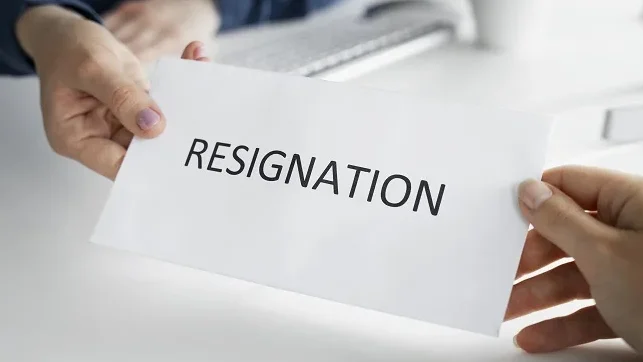 "Bertahan di pekerjaan yang salah bisa merusak fisik dan mental. Kenali enam tanda kamu sudah wajib resign demi menyelamatkan karier dan kewarasan."