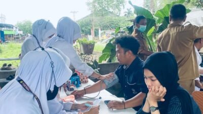 "Menjelang LK-II tingkat nasional, HMI Cabang Kubu Raya menggandeng Poskesmas Korpri gelar layanan cek kesehatan gratis bagi kader dan warga setempat."