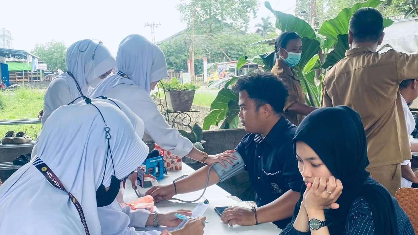 "Menjelang LK-II tingkat nasional, HMI Cabang Kubu Raya menggandeng Poskesmas Korpri gelar layanan cek kesehatan gratis bagi kader dan warga setempat."