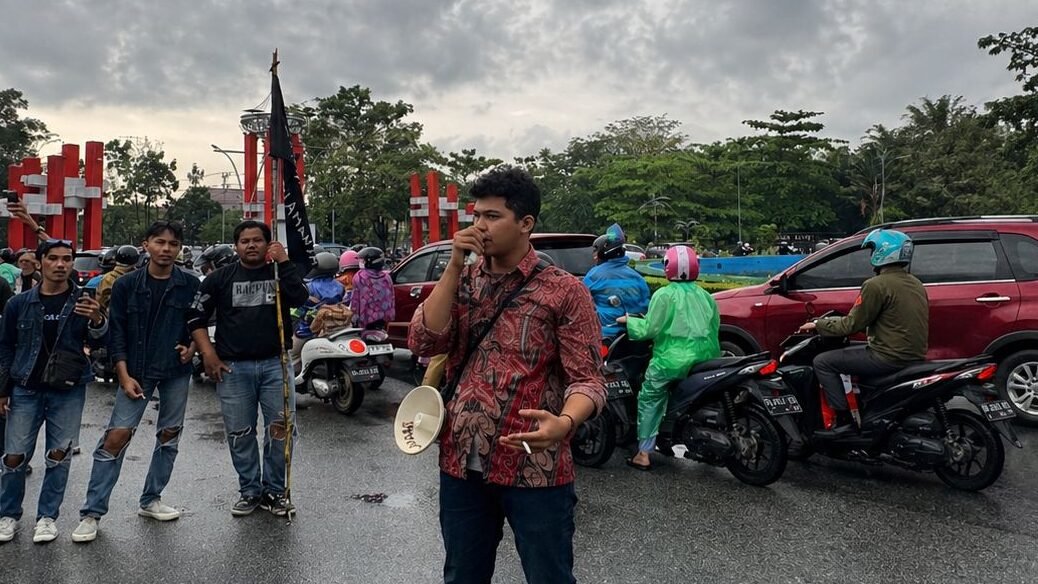 "Menjelang Hari Buruh Internasional (May Day) 2026, IMM Pontianak lontarkan kritik keras ke Pemprov Kalbar terkait upah tak layak dan minimnya perlindungan pekerja."