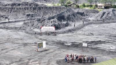 "ILUSTRASI - Satgas PKH tinjau lokasi tambang ilegal PT AKT di Kalimantan Tengah. Simak perkembangan kasus korupsi kawasan hutan yang menyeret tersangka ST dan penyitaan alat berat. "