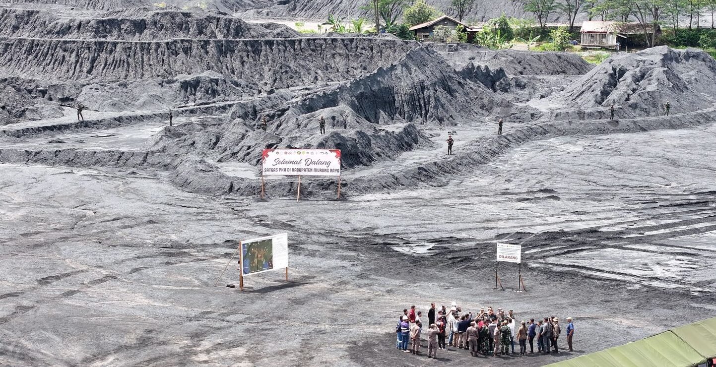 "ILUSTRASI - Satgas PKH tinjau lokasi tambang ilegal PT AKT di Kalimantan Tengah. Simak perkembangan kasus korupsi kawasan hutan yang menyeret tersangka ST dan penyitaan alat berat. "