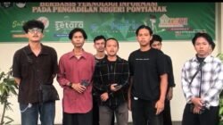 "Massa dari Aliansi Pemuda dan Mahasiswa Peduli Keadilan mendatangi PN Pontianak untuk mengawal sidang praperadilan Bawaslu dan mendesak hakim bertindak objektif."