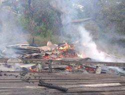 Bara Kayu Bakar Picu Kebakaran di Beduai Sanggau, Rumah Lansia Ludes Rata dengan Tanah