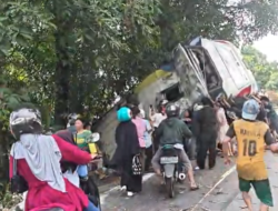 Bus DAMRI Sintang-Pontianak Kecelakaan di Penyeladi Sanggau, Proses Evakuasi Masih Berlangsung