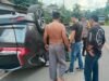 Hilang Kendali, Honda CR-V Tabrak Pikap Terparkir di Jalan Raya Beduai Sanggau