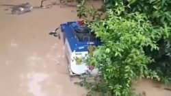 Kondisi truk Tangki Terjun ke Sungai Seberu. (Dok. Ist)