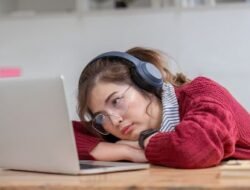 Mengobati Rindu Perantau, Ini Alasan Psikologis Kenapa Dengar Lagu Daerah Bikin Kangen Rumah