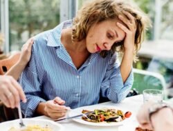 Bukan Sekadar Sedih, Ini Alasan Ilmiah Kenapa Rasa Kehilangan Membuat Nafsu Makan Hilang