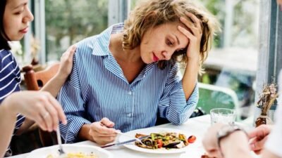 "Sedang berduka dan sulit makan? Simak penjelasan ilmiah mengenai hormon stres dan respons tubuh yang menyebabkan nafsu makan hilang saat rasa kehilangan melanda."