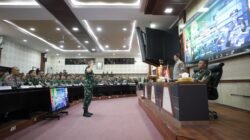 Kepala BNPB Letjen TNI Suharyanto beri pembekalan kepada 282 Pasis Seskoad di Bandung.