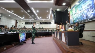 Kepala BNPB Letjen TNI Suharyanto beri pembekalan kepada 282 Pasis Seskoad di Bandung.