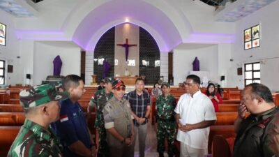 "Kepala BNPB Letjen TNI Suharyanto tinjau Gereja Katolik Rumengkor pasca gempa M 7,6. Pastikan perbaikan dipercepat dan ibadah Paskah berjalan aman."