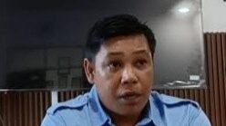 Kepala Regional Program Makan Bergizi Gratis (MBG) Kalimantan Barat, Agus Kurniawi, saat memberikan keterangan terkait penghentian sementara operasional SPPG. (Dok. HO/Faktakalbar.id)