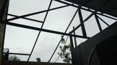 Kondisi rumah warga yang terdampak cuaca ekstrem di Desa Semen, Kecamatan Paron, Kabupaten Ngawi, Provinsi Jawa Timur (22/4) sumber foto BPBD Kabupaten Ngawi.