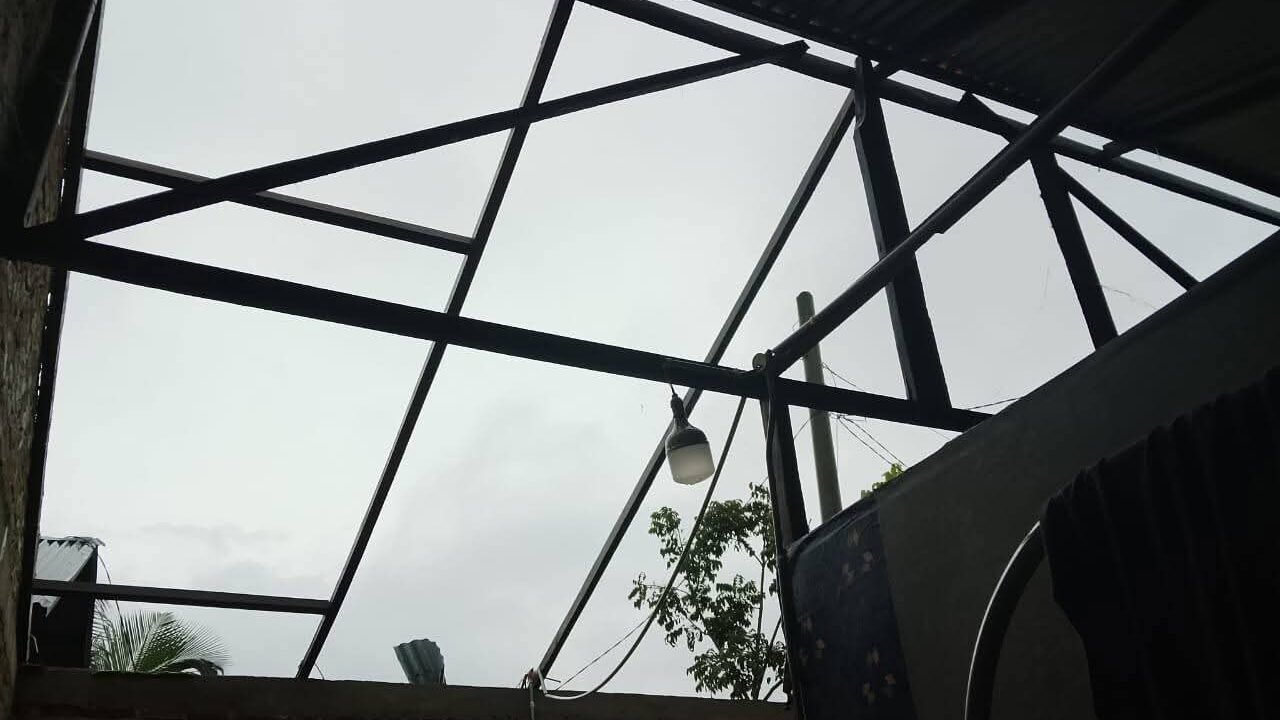 Kondisi rumah warga yang terdampak cuaca ekstrem di Desa Semen, Kecamatan Paron, Kabupaten Ngawi, Provinsi Jawa Timur (22/4) sumber foto BPBD Kabupaten Ngawi.