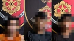 Tiga tersangka kasus pencurian saat diamankan oleh Unit Jatanras untuk menjalani pemeriksaan di Mapolres Mempawah.