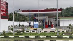 "ILUSTRASI - Analisis mendalam mengenai fenomena video LEGO global, propaganda digital, dan pengaruh narasi konflik terhadap perilaku lokal masyarakat di Pontianak."