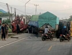 Kecelakaan Beruntun Libatkan 5 Truk di Mempawah Hilir
