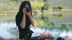 "Jurnalis Gen Z kini mulai menerapkan slow living untuk menjaga kesehatan mental di tengah tekanan berita. Simak 5 cara melambat namun tetap produktif."