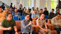 Jajaran BKHIT Kalimantan Barat bersama unsur CIQS, TNI, dan Polri saat menggelar konsolidasi pengawasan wilayah perbatasan di Wisma Indonesia Aruk.