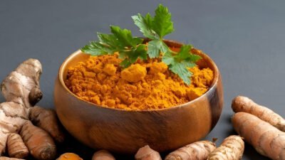 Ilustrasi - Kunyit mentah mengandung kurkumin yang ampuh meningkatkan imunitas. Simak manfaat minum kunyit mentah secara rutin untuk kesehatan jantung dan sendi di sini. (Dok. Ist)